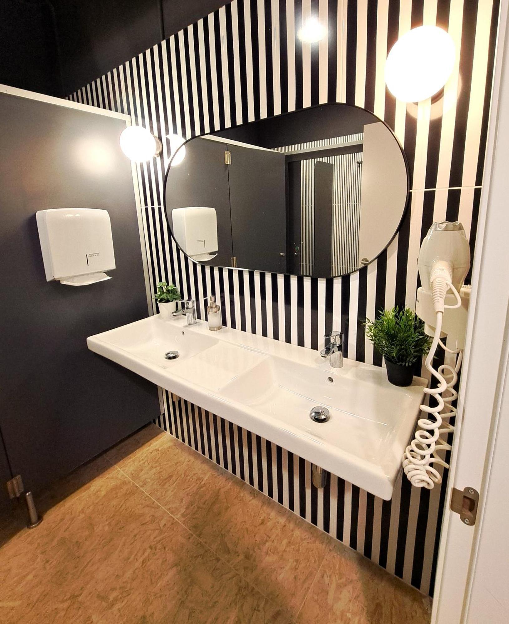 Bed & Bike Barcelona Hostel Εξωτερικό φωτογραφία