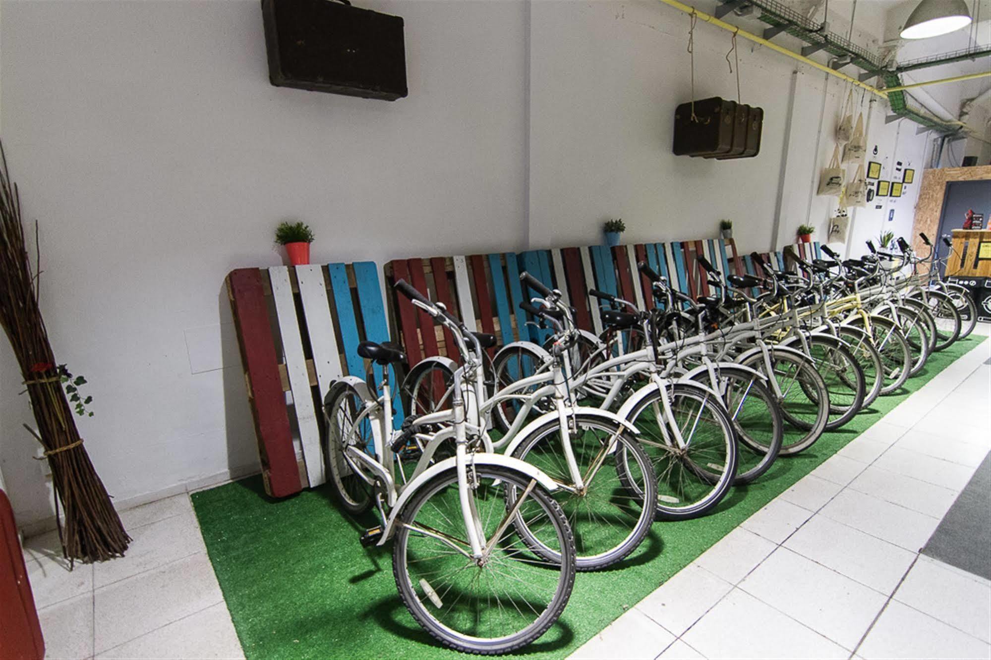 Bed & Bike Barcelona Hostel Εξωτερικό φωτογραφία