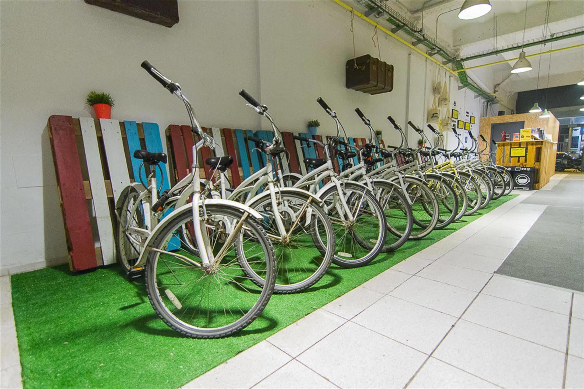 Bed & Bike Barcelona Hostel Εξωτερικό φωτογραφία